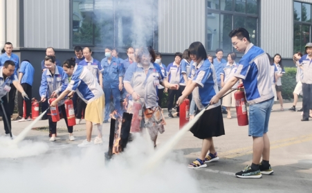 贯彻消防法规，落实消防责任—今年会公司举行夏季消防演练活动